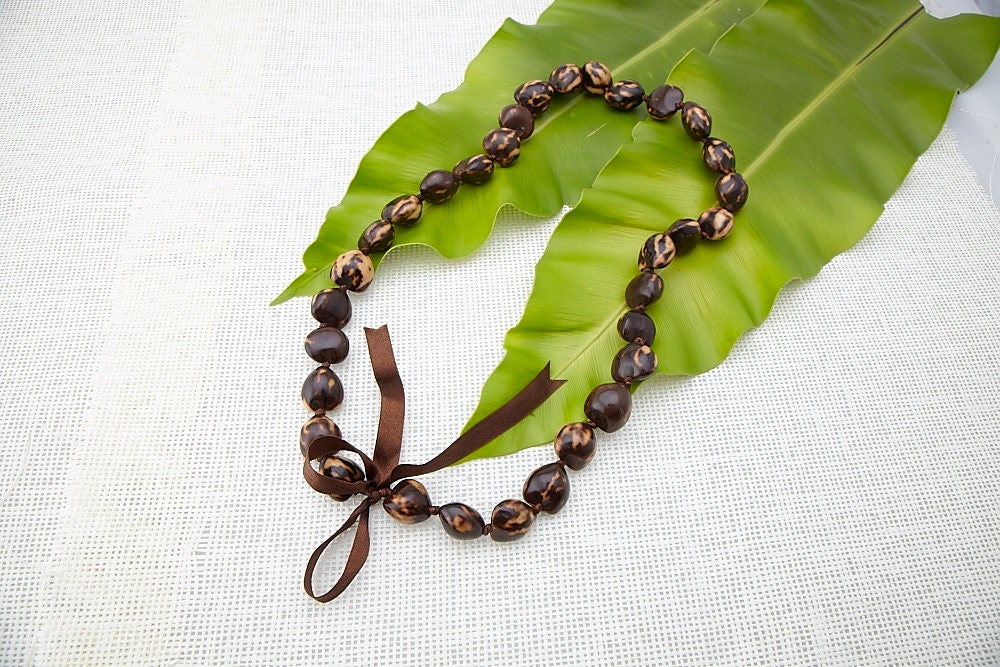 Kukui Nut Lei Set – Tiger & White Hawaiian Wedding Couple Leis