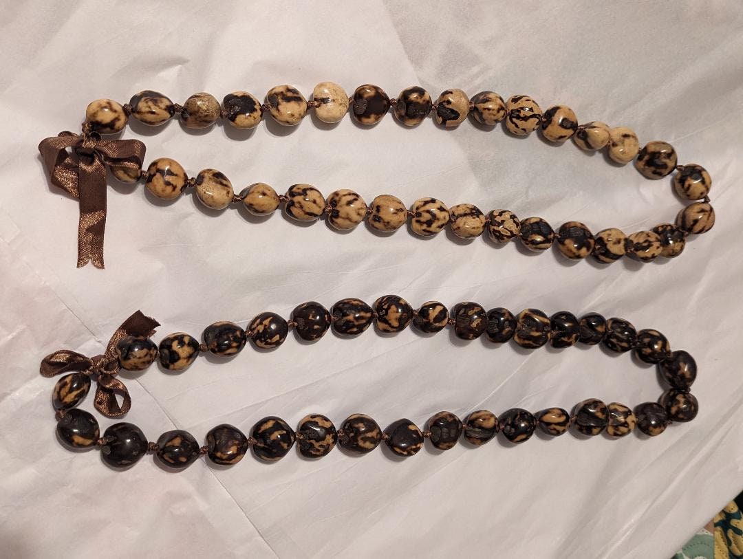 Kukui Nut Lei Set – Tiger & White Hawaiian Wedding Couple Leis